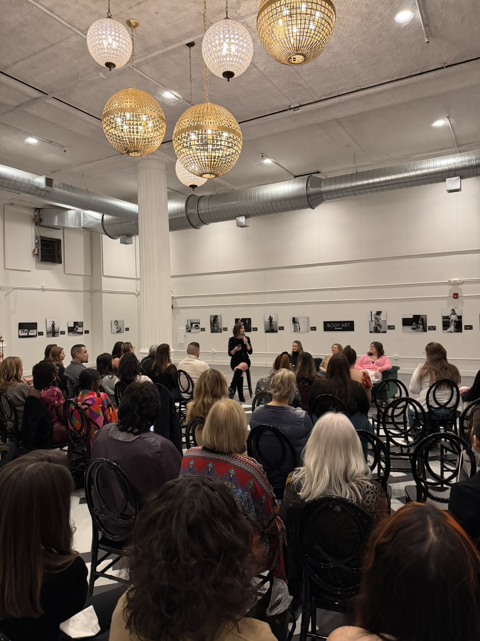 A snowy night in Pittsburgh led to an unforgettable experience at 30 Over 30, an empowering art event hosted by Body Art Boudoir at Franklin on Penn to benefit PAAR. Through bold black-and-white portraits and stories of resilience, the evening celebrated courage, self-love, and the beauty of showing up exactly as you are.